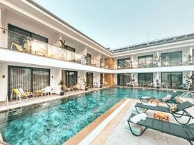 S-Cape Hotel