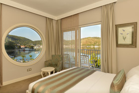 Yacht Classic Hotel