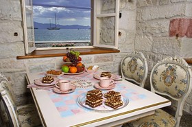Lola 38 Hotel