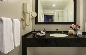 Iris Hotel & Spa