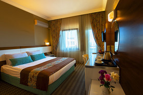 Iris Hotel & Spa