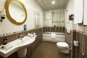 Iris Hotel & Spa