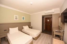 Hotel Pine Valley