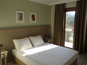 Hotel Pine Valley
