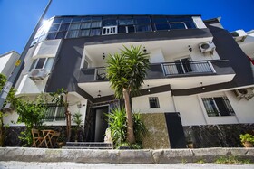 8 Rooms House