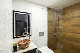 8 Rooms House