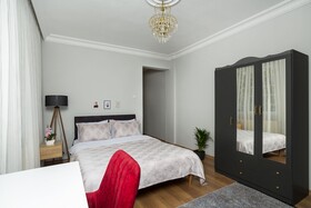 8 Rooms House