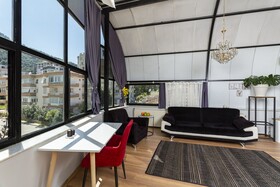 8 Rooms House
