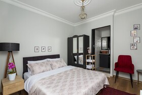 8 Rooms House