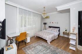 8 Rooms House
