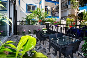 8 Rooms House