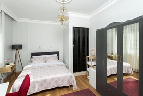 8 Rooms House