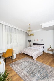 8 Rooms House