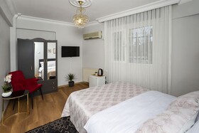 8 Rooms House