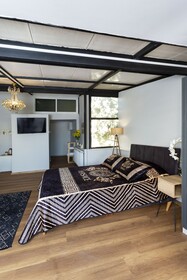 8 Rooms House