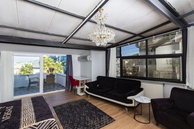 8 Rooms House