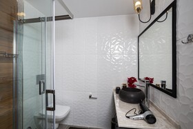 8 Rooms House
