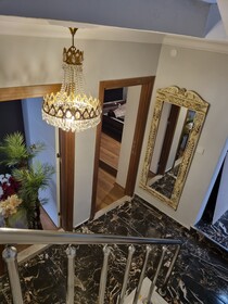 8 Rooms House
