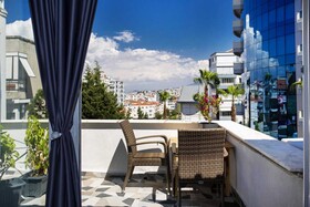 8 Rooms House
