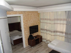 Akhomes