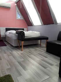 Akhomes