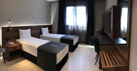 Emen’s Hotel