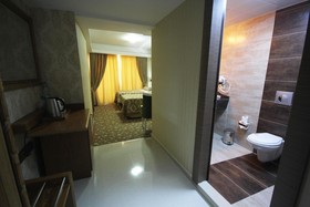 Grand Corner