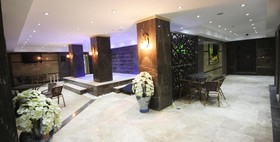 Grand Corner
