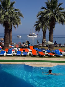 Bella Pino Beach Hotel