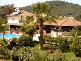 Carmina Hotel