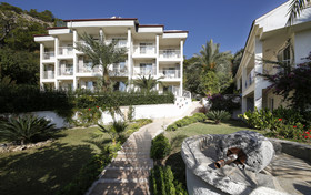 Morina Deluxe Hotel