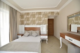 Nicholas Park Hotel