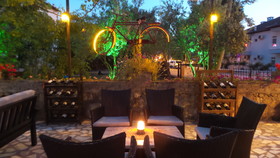 Ünlü Hotel