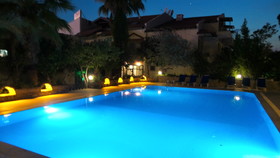 Ünlü Hotel