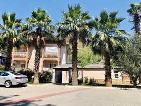 Belmaris Apartments