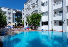 Two Seas Hotel