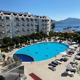 Caprice Beach Hotel