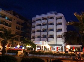 Oasis Hotel & Apartments