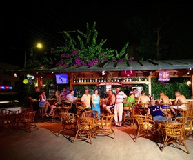 Oasis Hotel & Apartments