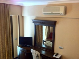 Oasis Hotel & Apartments