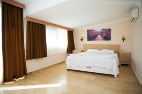 Oasis Apart Hotel