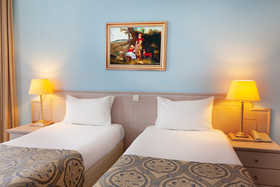 X Life Hotel