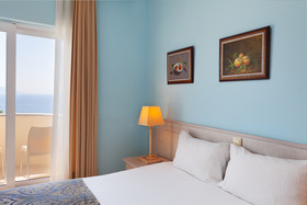 X Life Hotel