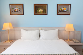 X Life Hotel