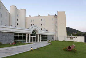 X Life Hotel
