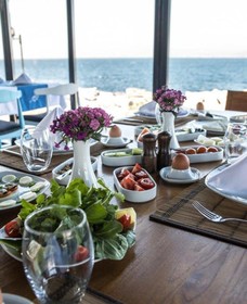 Maya Bistro Hotel Beach