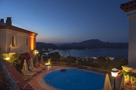 Swan Lake Boutique Hotel
