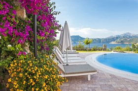 Swan Lake Boutique Hotel