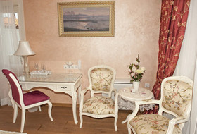 Swan Lake Boutique Hotel