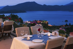 Swan Lake Boutique Hotel